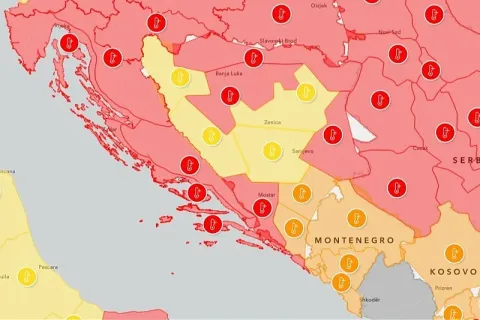 Upaljeni crveni alarmi