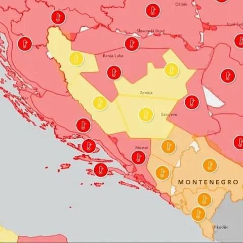 Upaljeni crveni alarmi