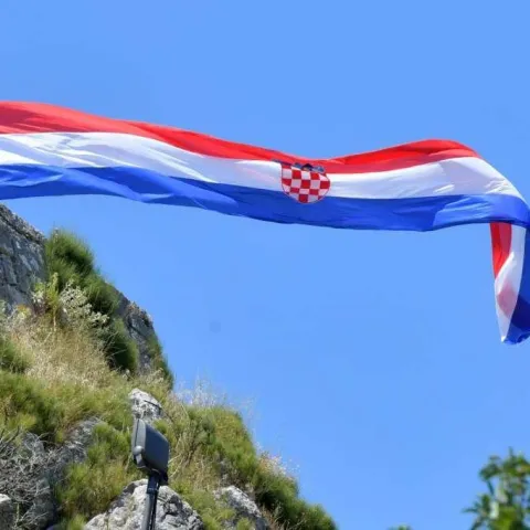 Knin - hrvatska zastava