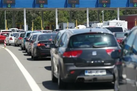 Počeo vikend val gužvi: Pojačan promet na cestama i graničnim prijelazima u BiH