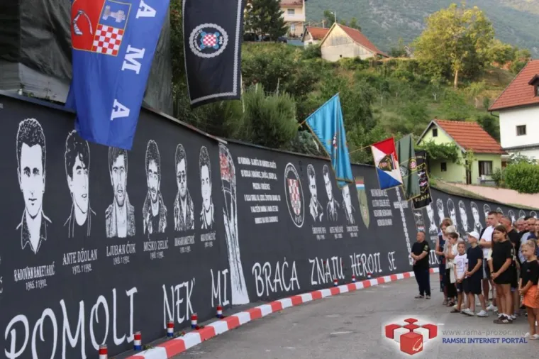 Prozor Rama: Rumboci podigli 63 metra dug mural poginulim braniteljima