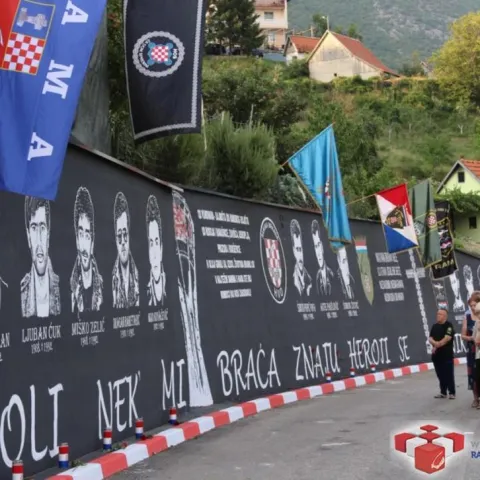 Prozor Rama: Rumboci podigli 63 metra dug mural poginulim braniteljima
