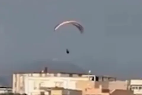 Migrant paraglajderom poku&scaron;ao ući u Ceutu
