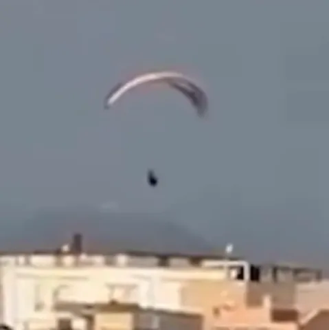Migrant paraglajderom poku&scaron;ao ući u Ceutu