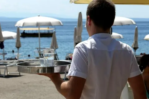 Pogledajte koliko je u deset godina porastao broj državljana Srbije na privremenom radu u Hrvatskoj