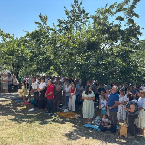 Nada se gradi zajedni&scaron;tvom: Plemenita gesta župljana O&scaron;tro&scaron;ca i Obri na Veliku Gospu