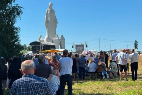 U poljskome selu otkriven i posvećen najvi&scaron;i kip Djevice Marije u Europi