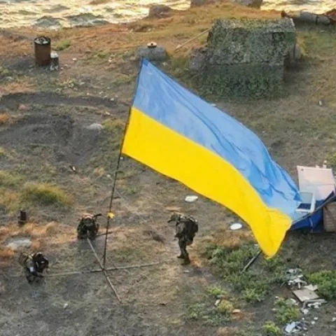 Ukrajinska zastava na Zmijskom otoku