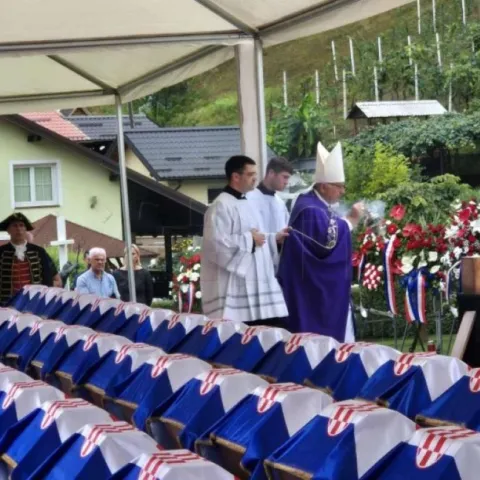 U Donjem Maclju pokopano 500 žrtava ekshumiranih iz grobnica u Sloveniji