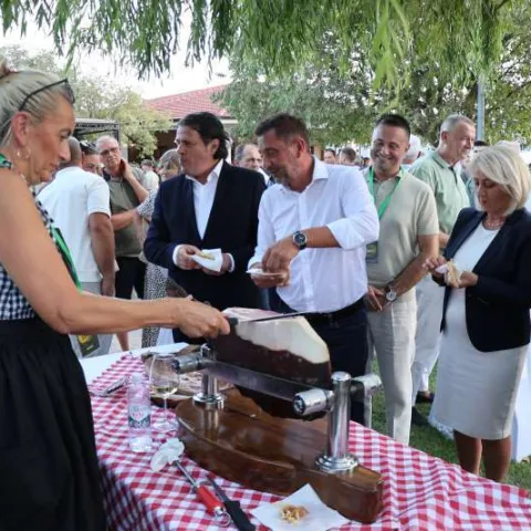 U Mostaru otvoren festival maslinovih ulja 'HerzOliveFest - Zlatne kapi Hercegovine'