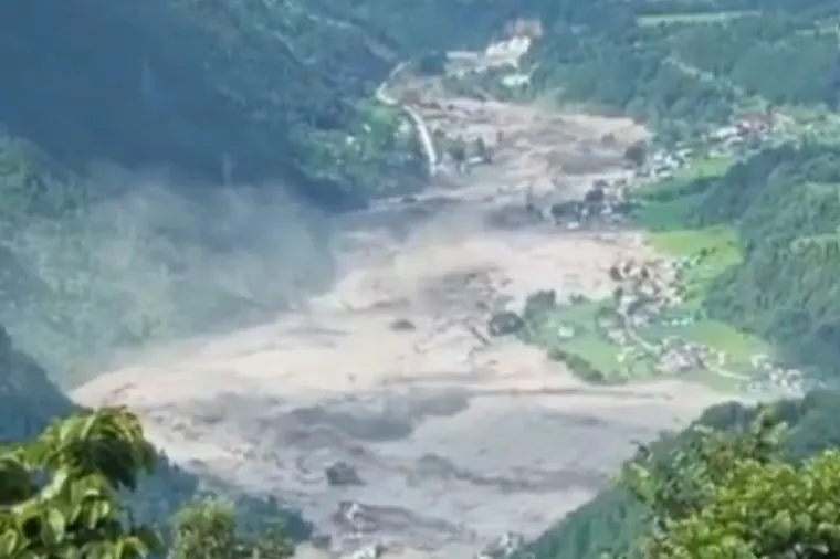 Razorna poplava pogodila Nepal. Nestajala sela, ru&scaron;ili se mostovi i ceste