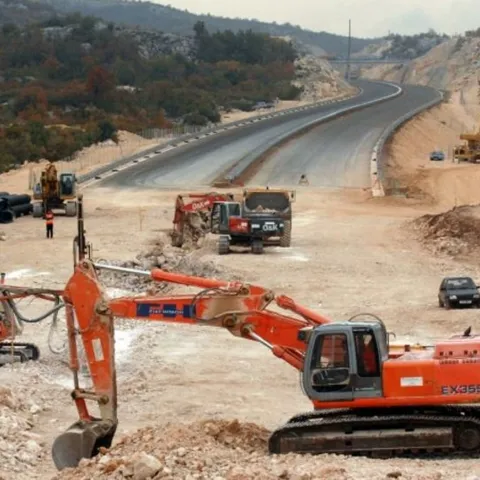 Na gradili&scaron;tu autoputa kod Zenice poginula dva radnika, treći te&scaron;ko ozlijeđen