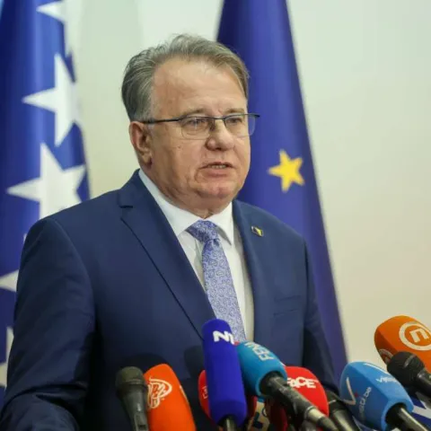 Nermin Nik&scaron;ić