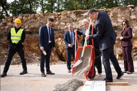 Bradara u &Scaron;irokom Brijegu: Položen kamen temeljac, počinje gradnja strukovne &scaron;kole