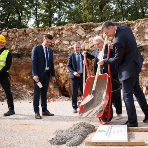 Bradara u &Scaron;irokom Brijegu: Položen kamen temeljac, počinje gradnja strukovne &scaron;kole