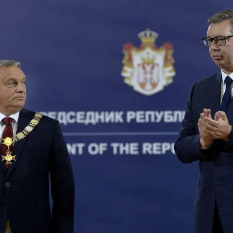 Vučić odlikovao Orbana