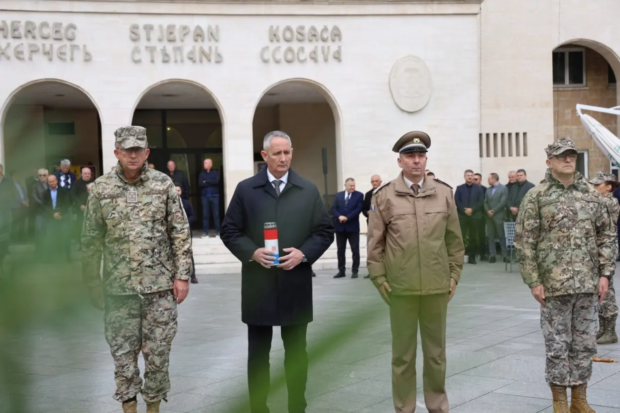 Ministarstvo obrane BiH i OS BiH u Mostaru obilježili blagdan Svih svetih i Du&scaron;ni dan